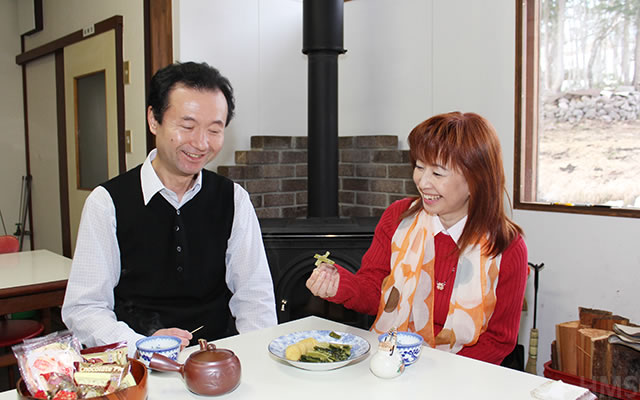 代表と大場久美子さんの対談写真